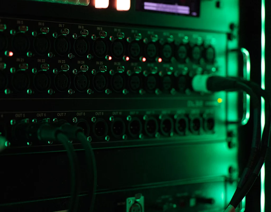 Baie de serveurs lors d'une migration informatique